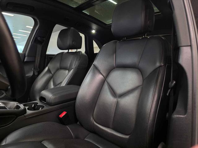 Used 2024 Porsche Macan AWD/4WD image 21