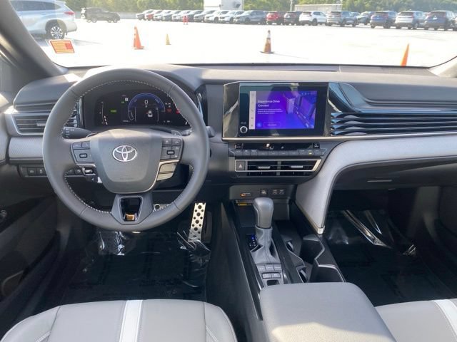 Used 2025 Toyota Camry SE AWD/4WD image 9