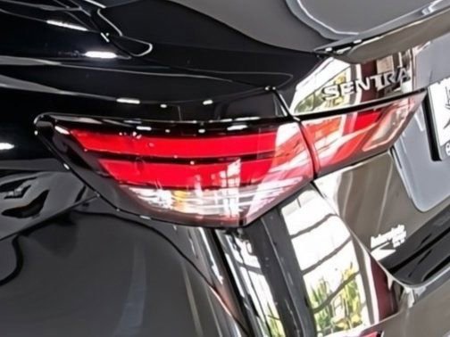 Used 2025 Nissan Sentra SR w/ Midnight Edition FWD image 10