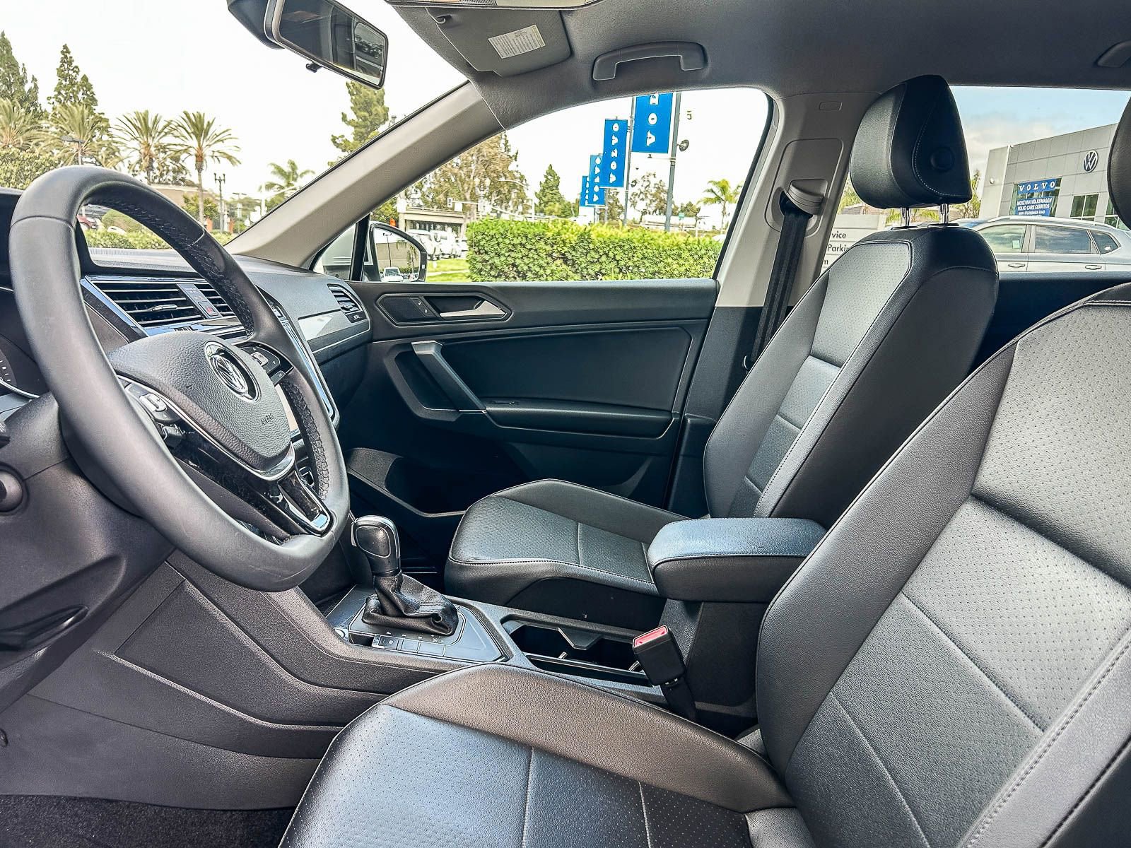 Used 2020 Volkswagen Tiguan SE FWD image 18