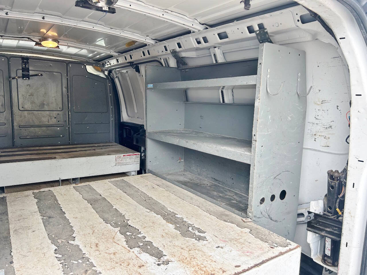Used 2015 Chevrolet Express 3500 RWD image 15