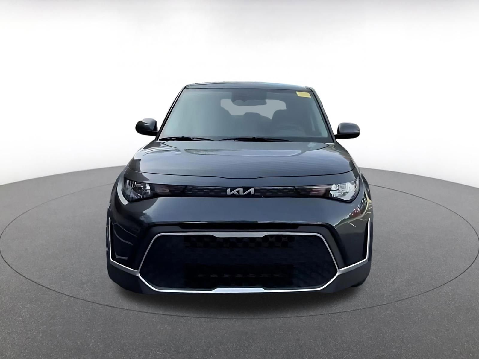Used 2025 Kia Soul LX w/ LX Technology Package FWD image 4