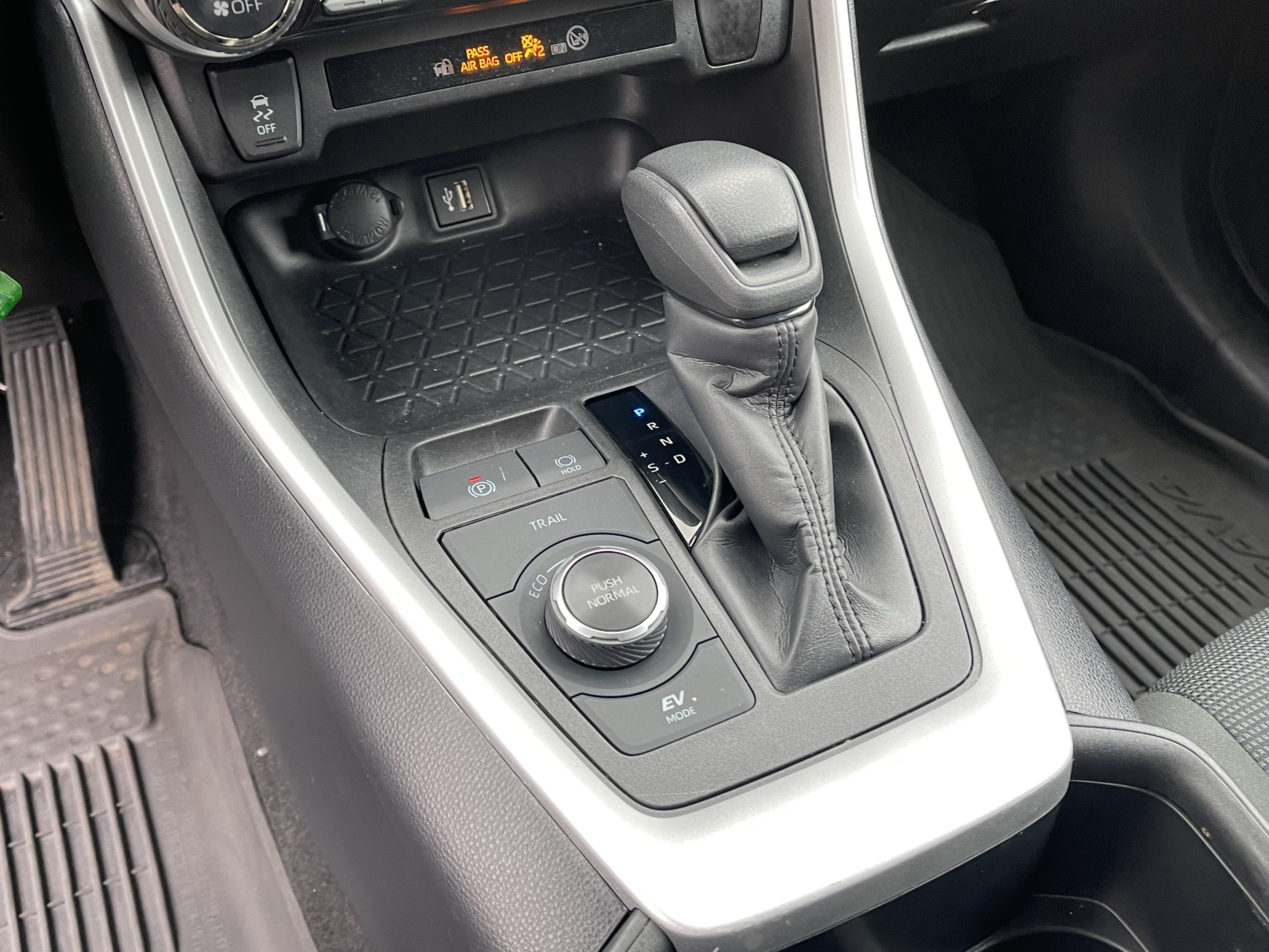 Certified 2024 Toyota RAV4 LE AWD/4WD image 23