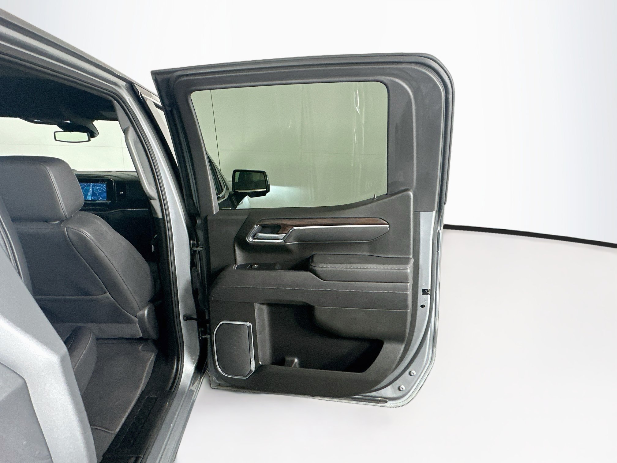 Used 2025 GMC Sierra 1500 SLT RWD image 28