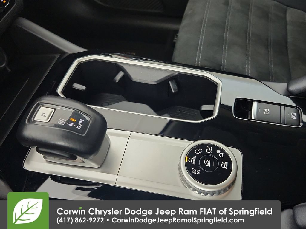 Used 2025 Mitsubishi Outlander SE AWD/4WD image 27