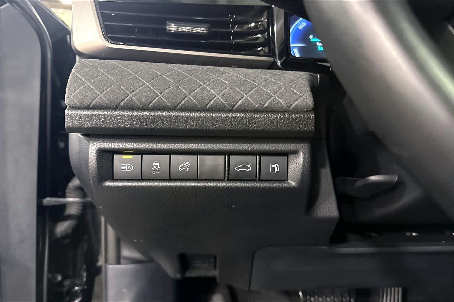 Used 2025 Toyota Camry XLE w/ Premium Package AWD/4WD image 35