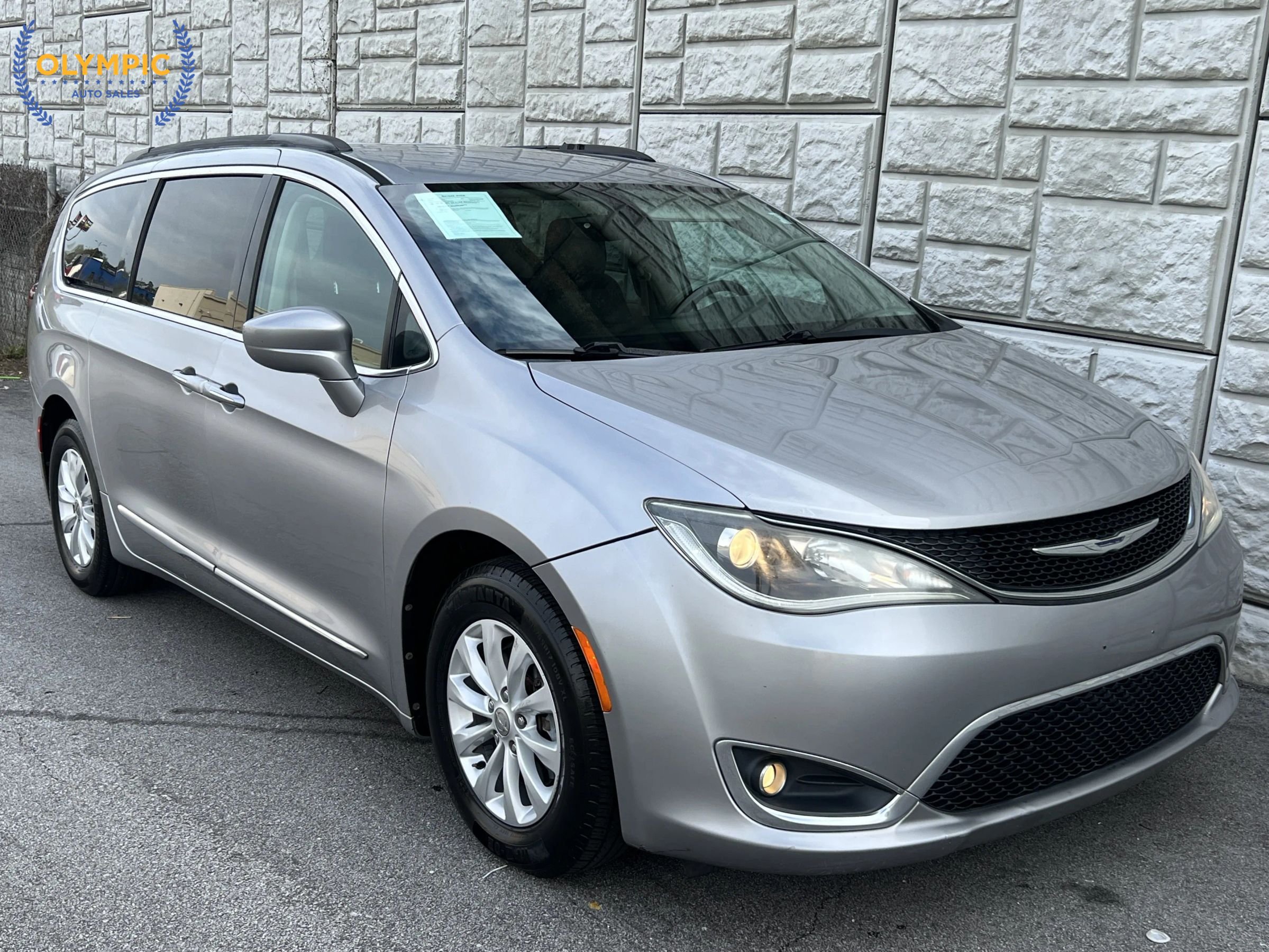 Used 2017 Chrysler Pacifica Touring-L image 3