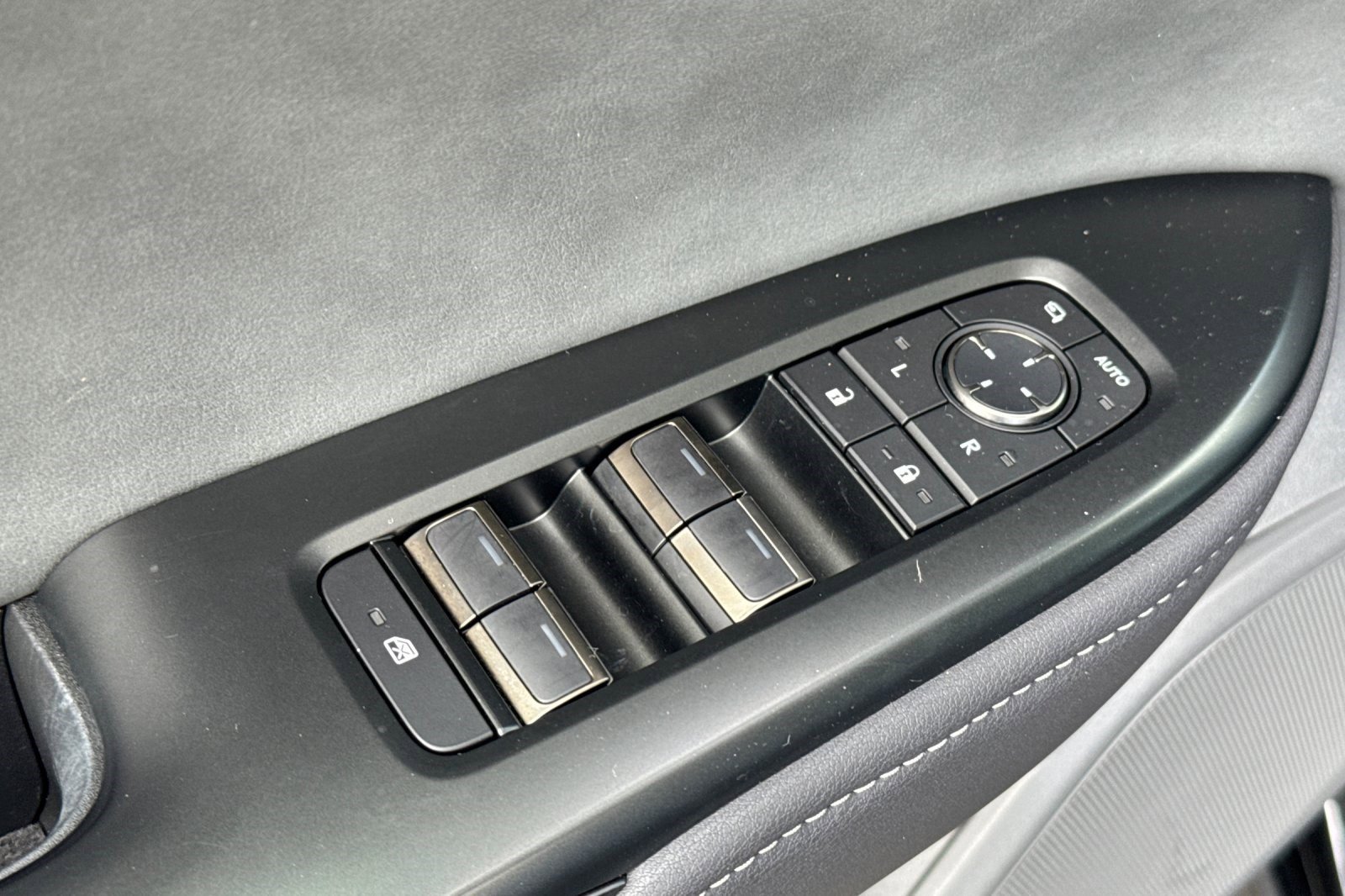 Used 2023 Lexus RZ 450e Premium w/ Technology Package image 13