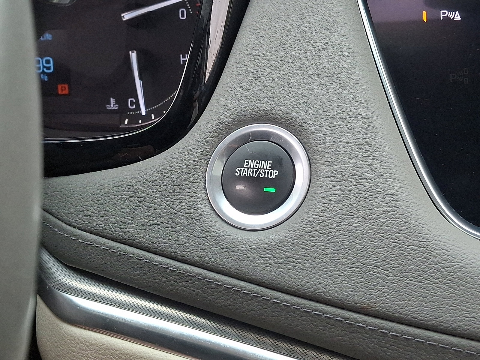 Used 2017 Cadillac XT5 Premium Luxury FWD image 32