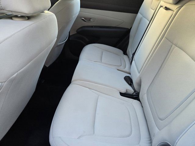 Certified 2025 Hyundai Tucson SE image 30