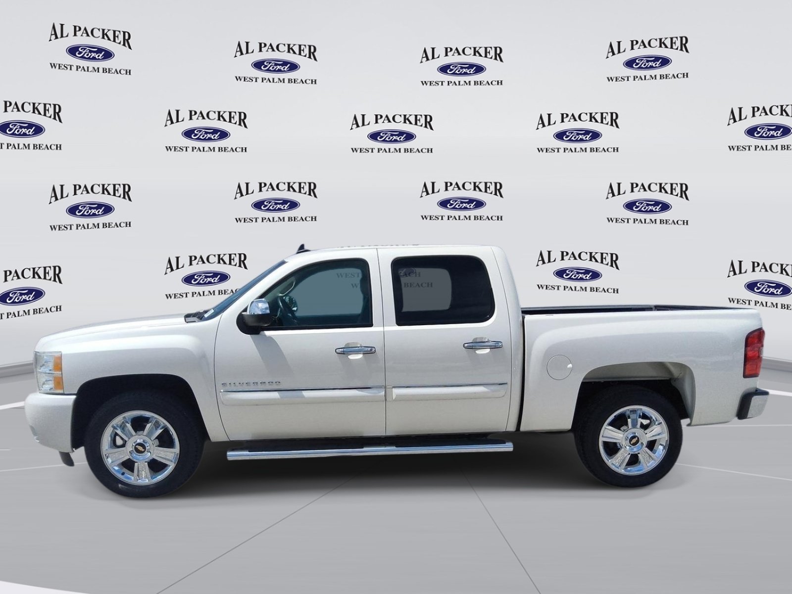 Used 2013 Chevrolet Silverado 1500 LTZ w/ LTZ White Diamond Edition RWD image 2