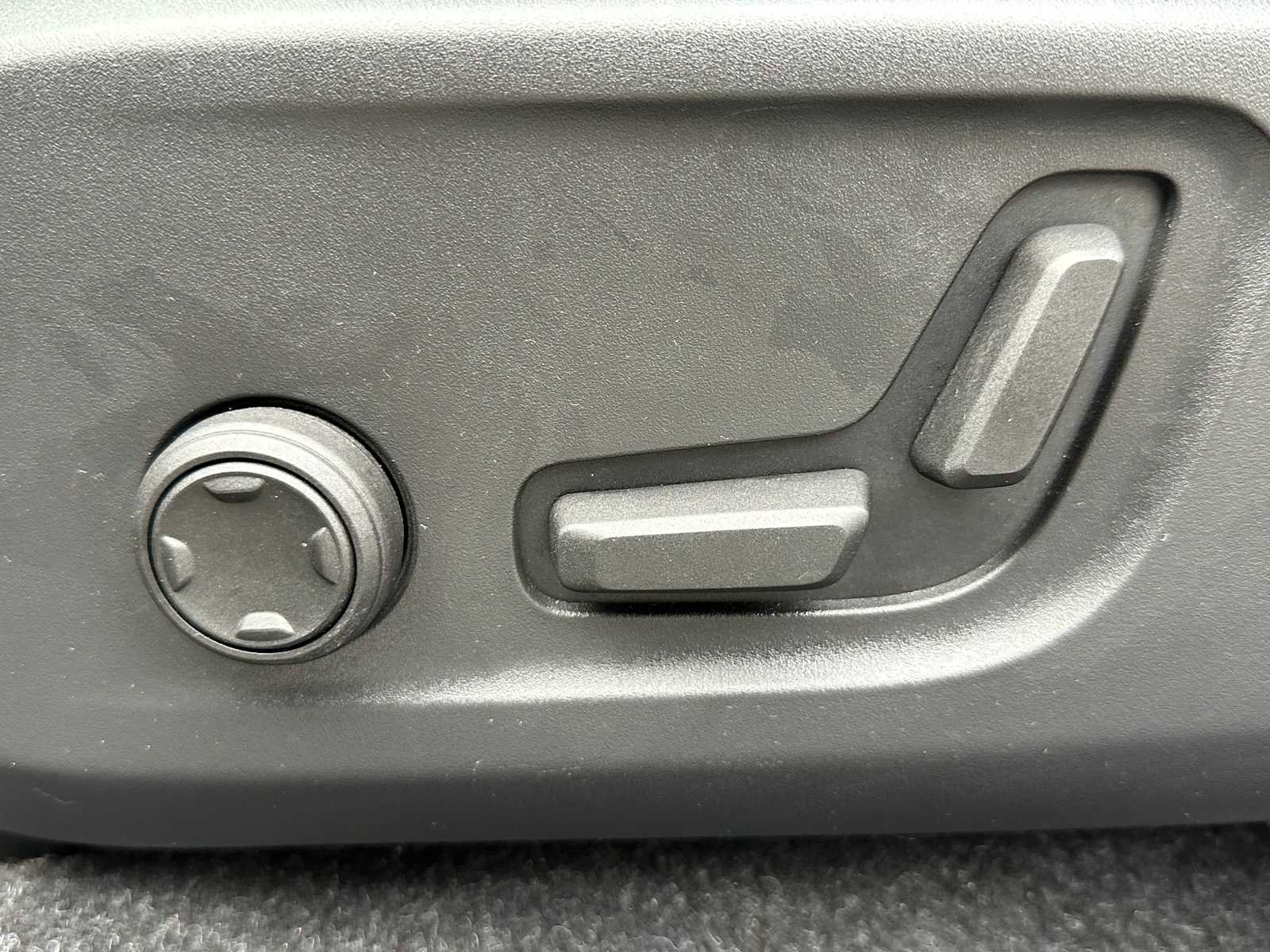 Certified 2023 Volvo C40 P8 Recharge Ultimate image 20