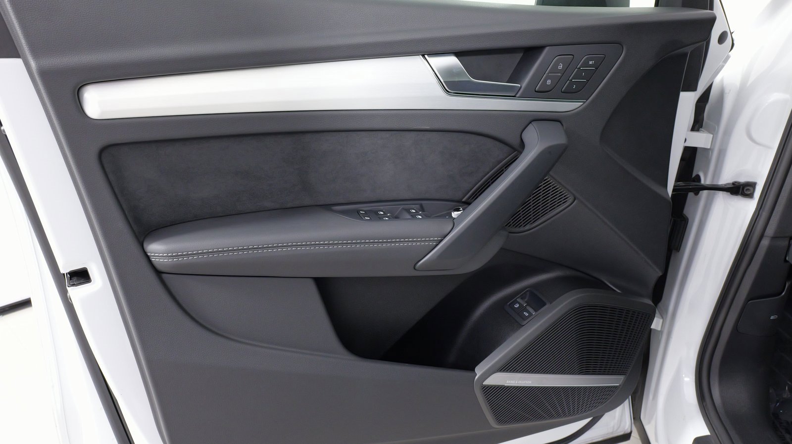 Used 2024 Audi Q5 e Premium Plus w/ Premium Plus Package image 34