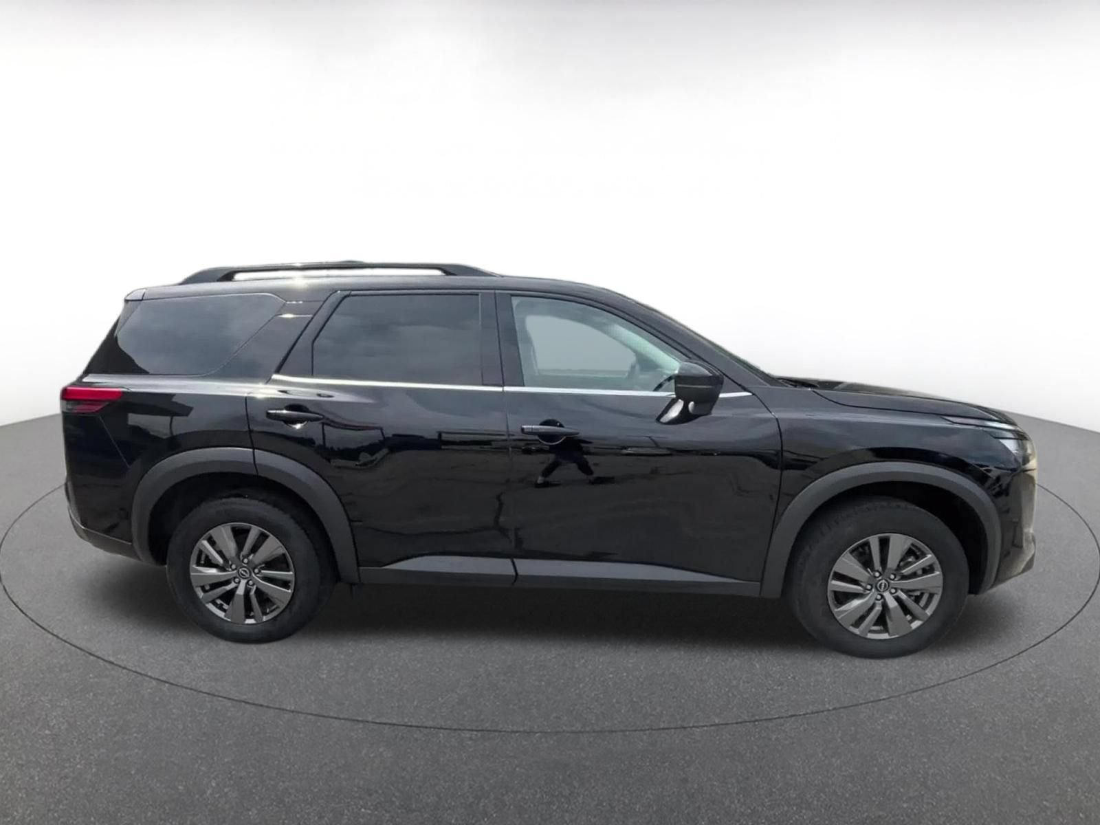 Used 2025 Nissan Pathfinder SV FWD image 16