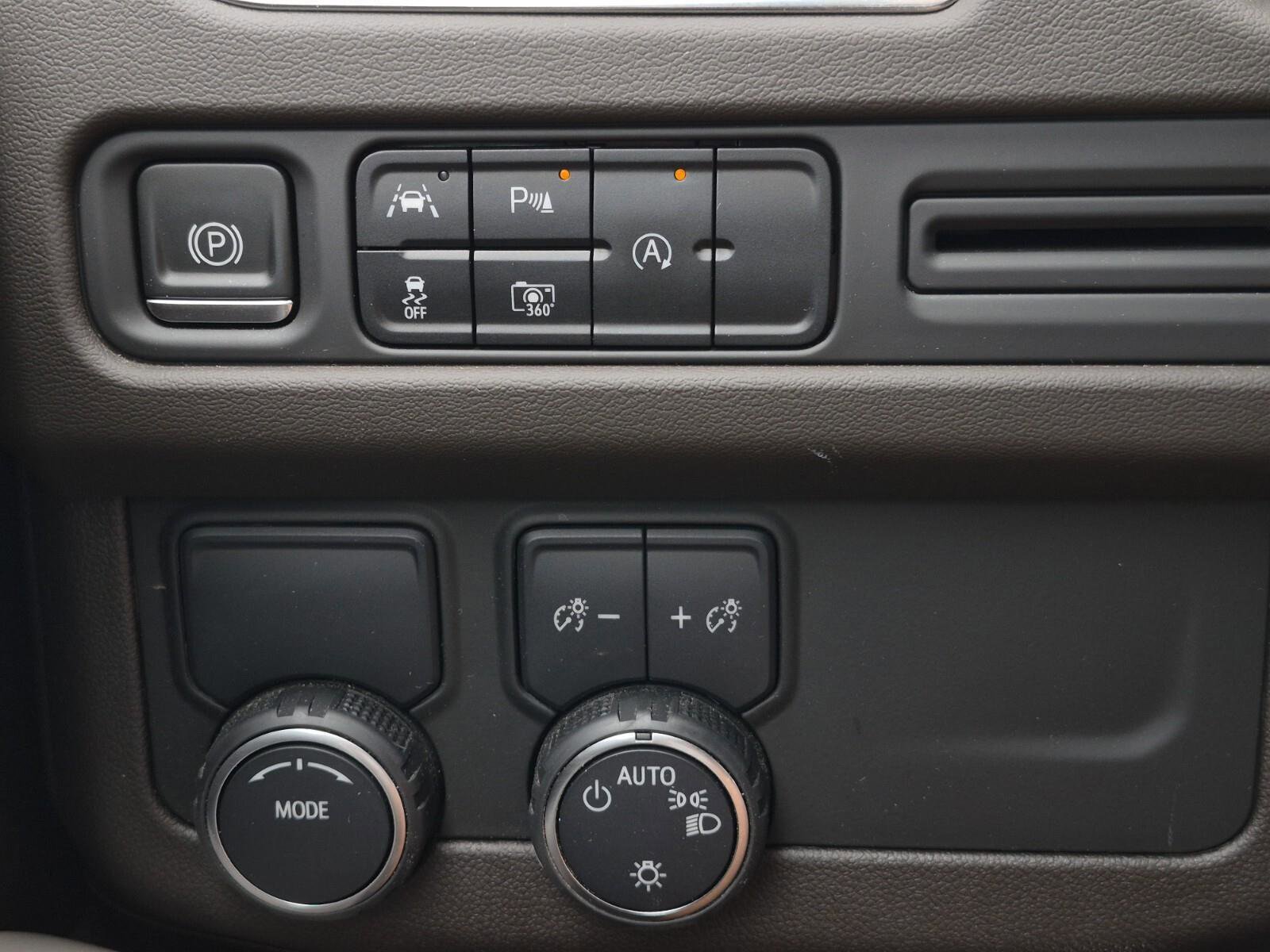 Used 2023 Chevrolet Tahoe LT w/ Luxury Package image 38