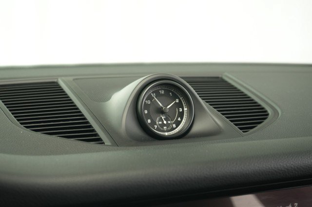 Used 2023 Porsche Macan AWD/4WD image 40