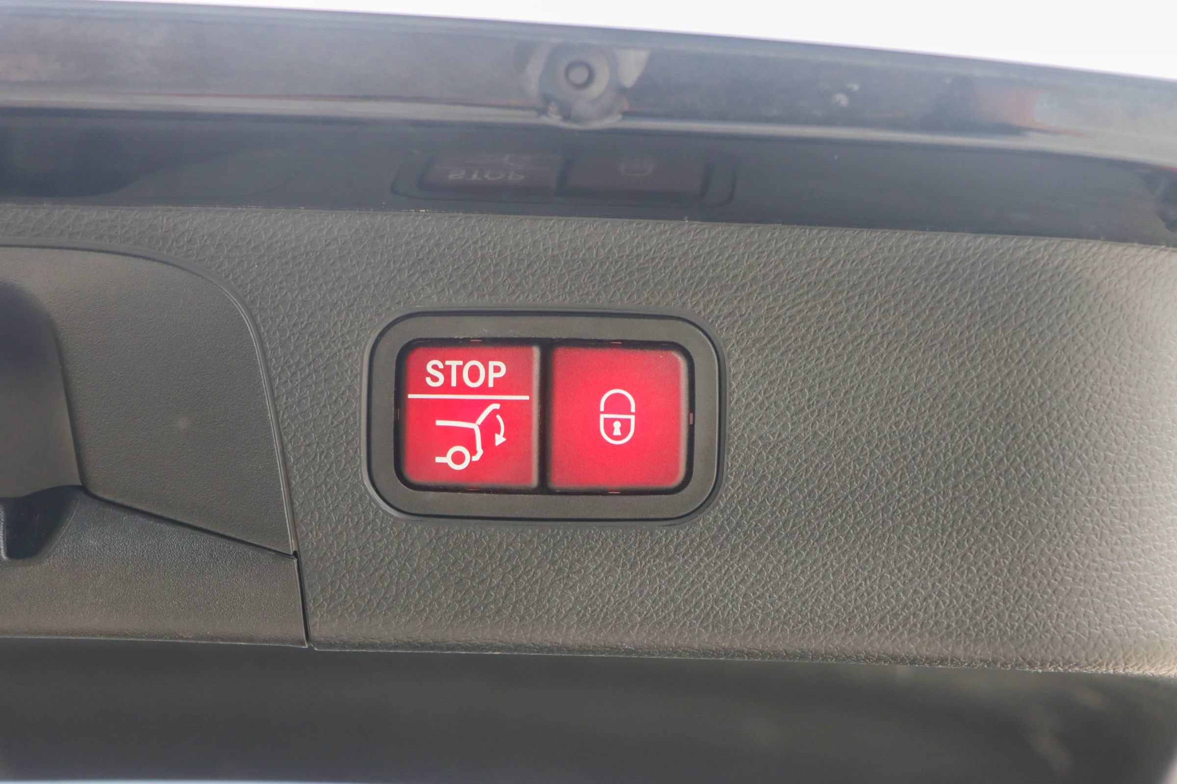 Used 2018 Mercedes-Benz GLC 300 w/ Multimedia Package image 25