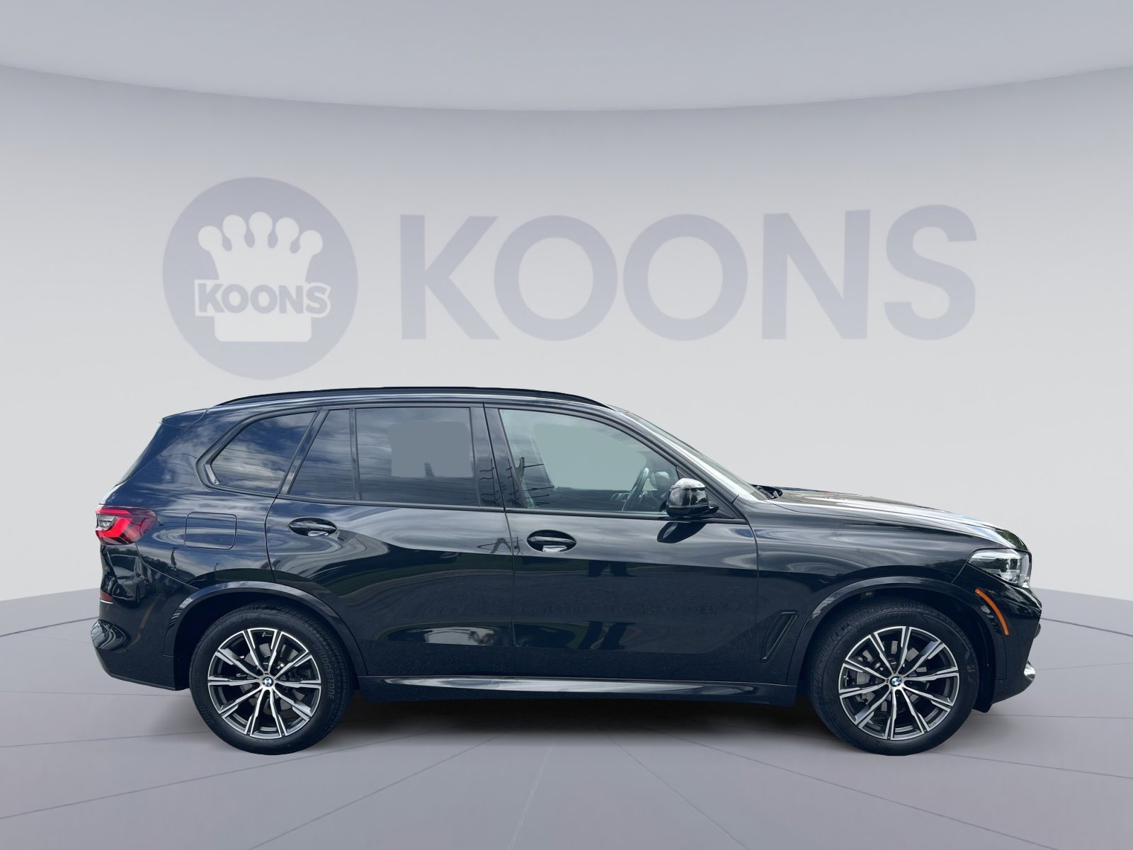 Used 2023 BMW X5 xDrive40i w/ M Sport Package AWD/4WD image 8