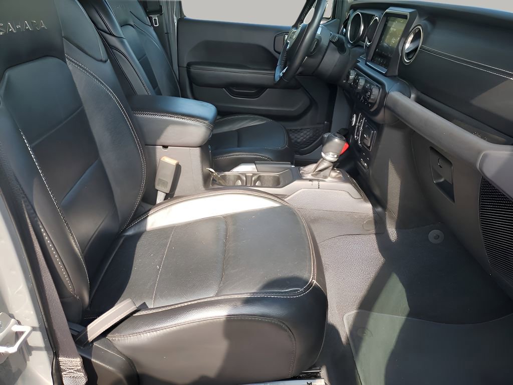 Used 2019 Jeep Wrangler Unlimited Sahara image 16