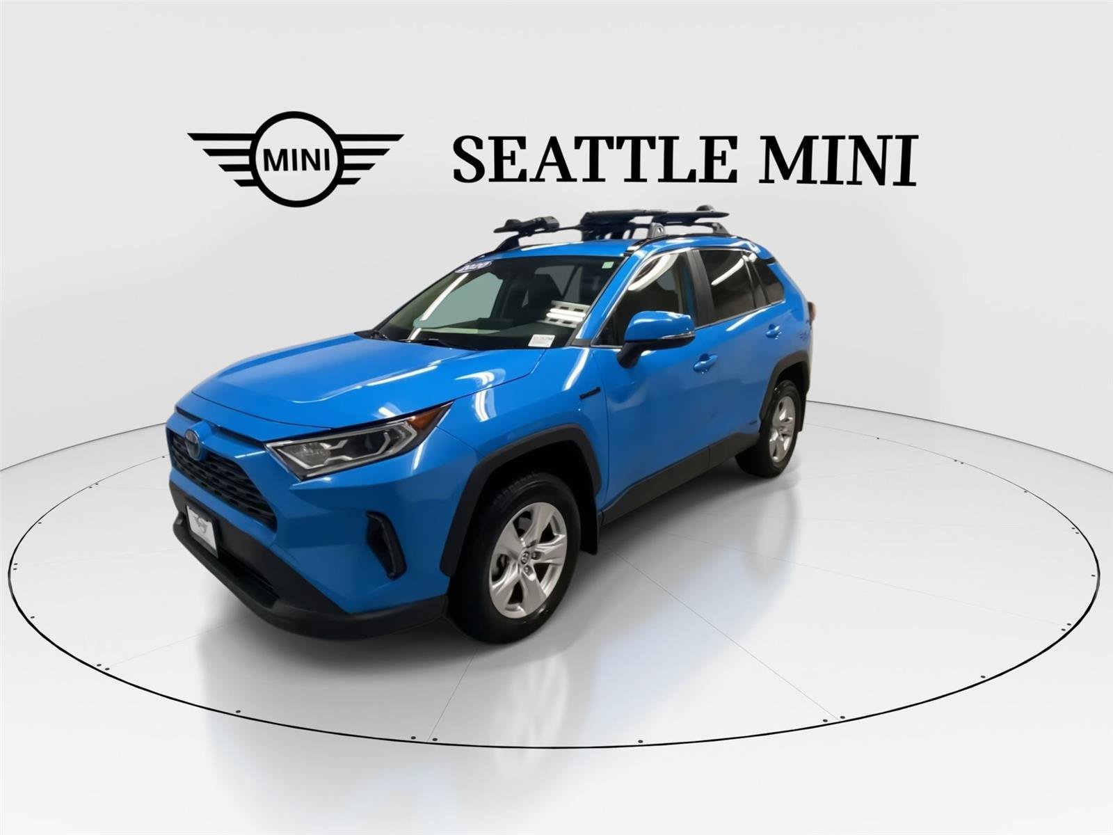 Used 2020 Toyota RAV4 XLE w/ XLE Grade Weather Package AWD/4WD image 4
