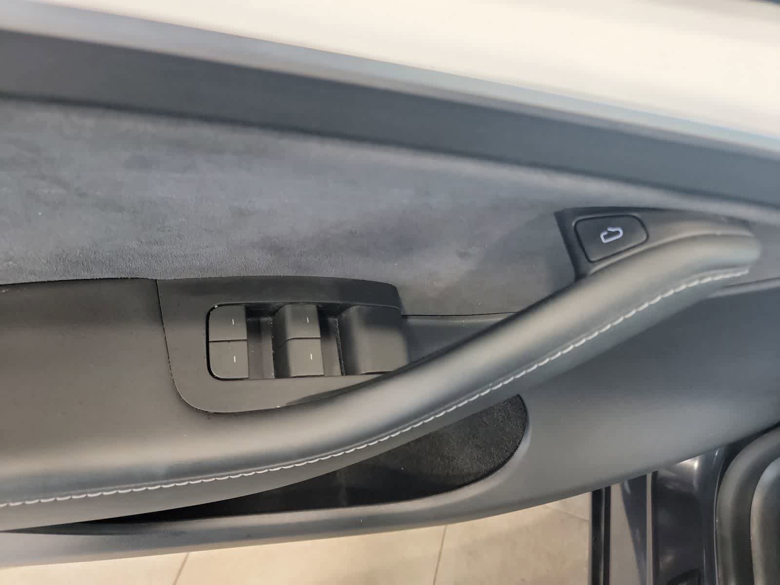 Used 2025 Tesla Model Y Long Range AWD/4WD image 18