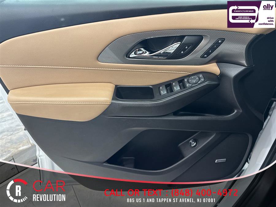 Used 2023 Chevrolet Traverse Premier FWD image 36