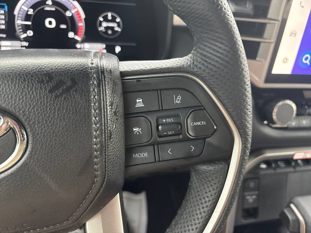 Used 2025 Toyota Tundra Limited AWD/4WD image 12