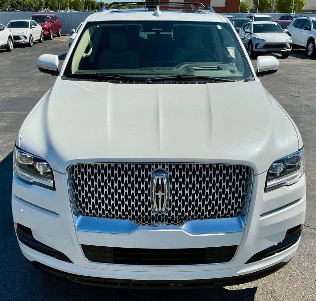 Used 2024 Lincoln Navigator Reserve w/ Monochromatic Package AWD/4WD image 11