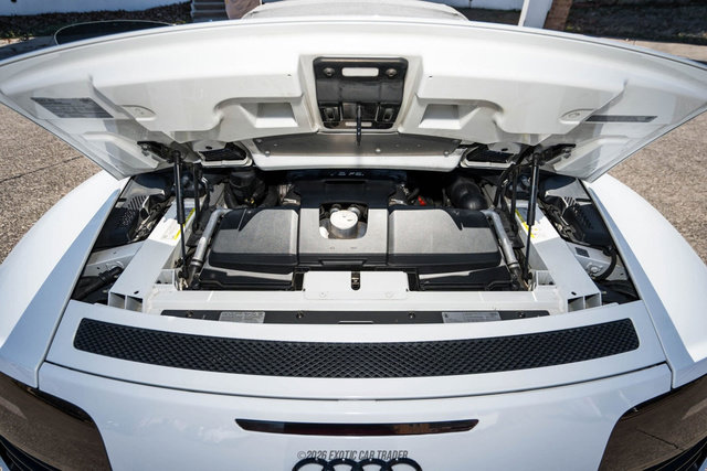 Used 2015 Audi R8 V8 w/ Full Leather Package image 23