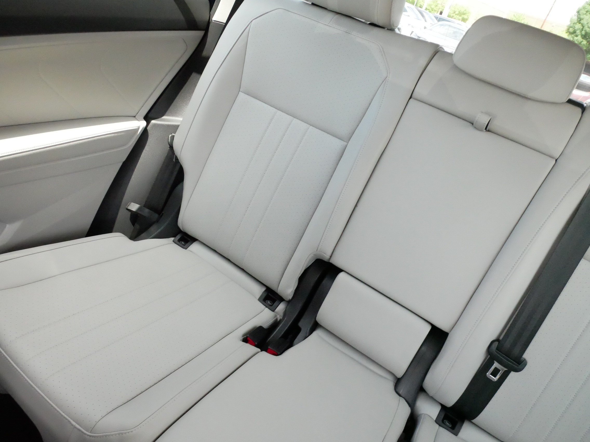 Certified 2023 Volkswagen Tiguan SE AWD/4WD image 12