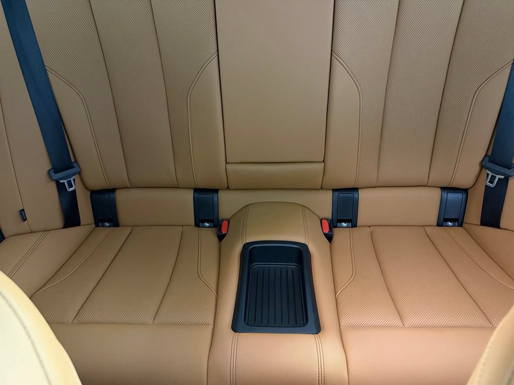 Used 2024 BMW 230i Coupe w/ Convenience Package RWD image 18
