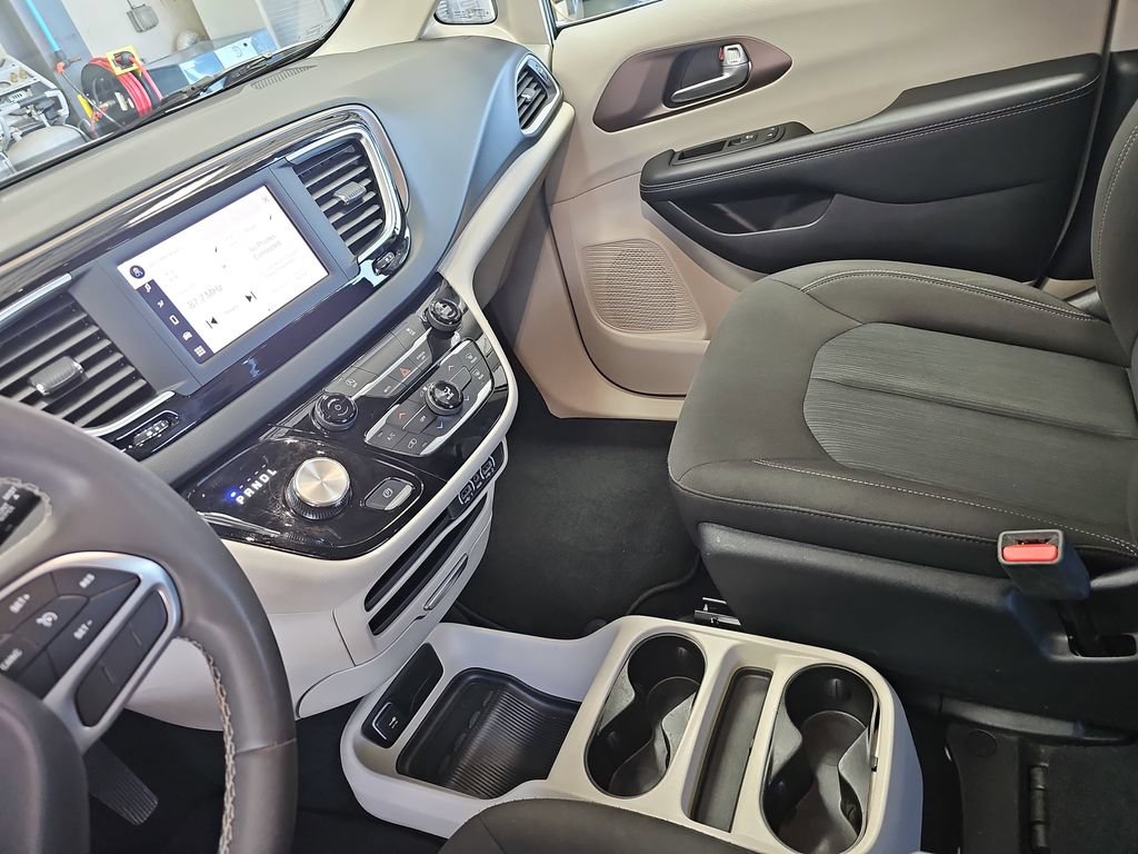 Used 2023 Chrysler Voyager LX FWD image 21