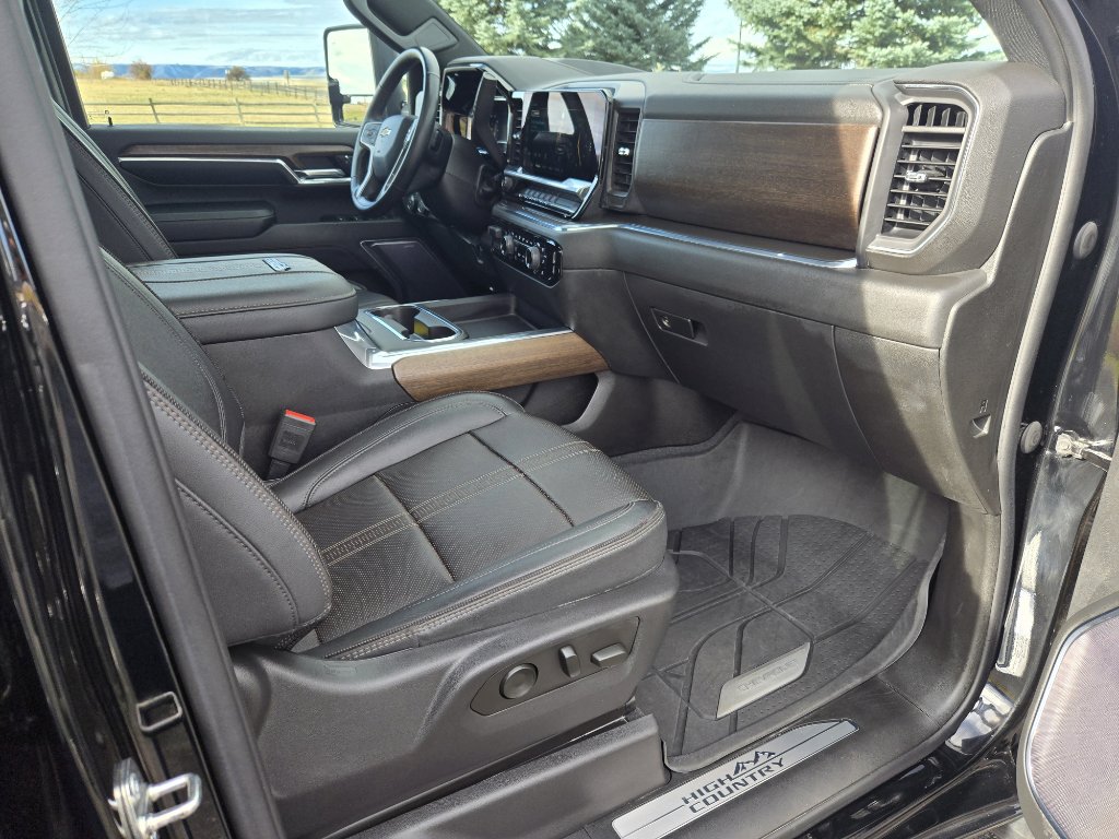 Used 2024 Chevrolet Silverado 3500 High Country w/ High Country Premium Package image 31