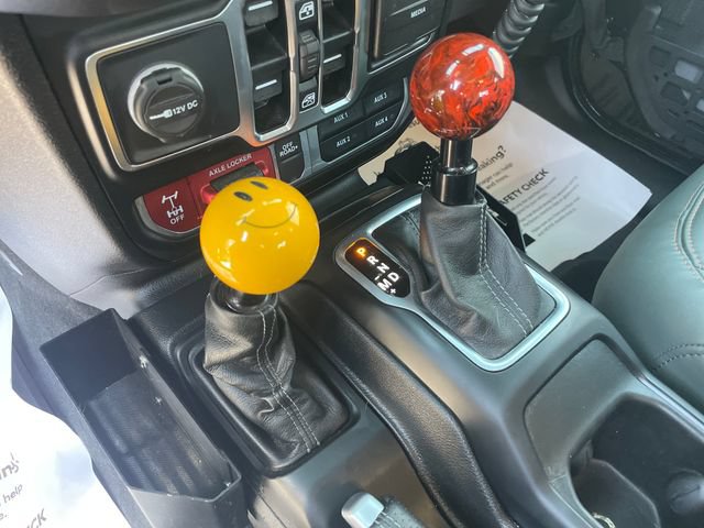 Used 2025 Jeep Gladiator Mojave w/ Convenience Group AWD/4WD image 25