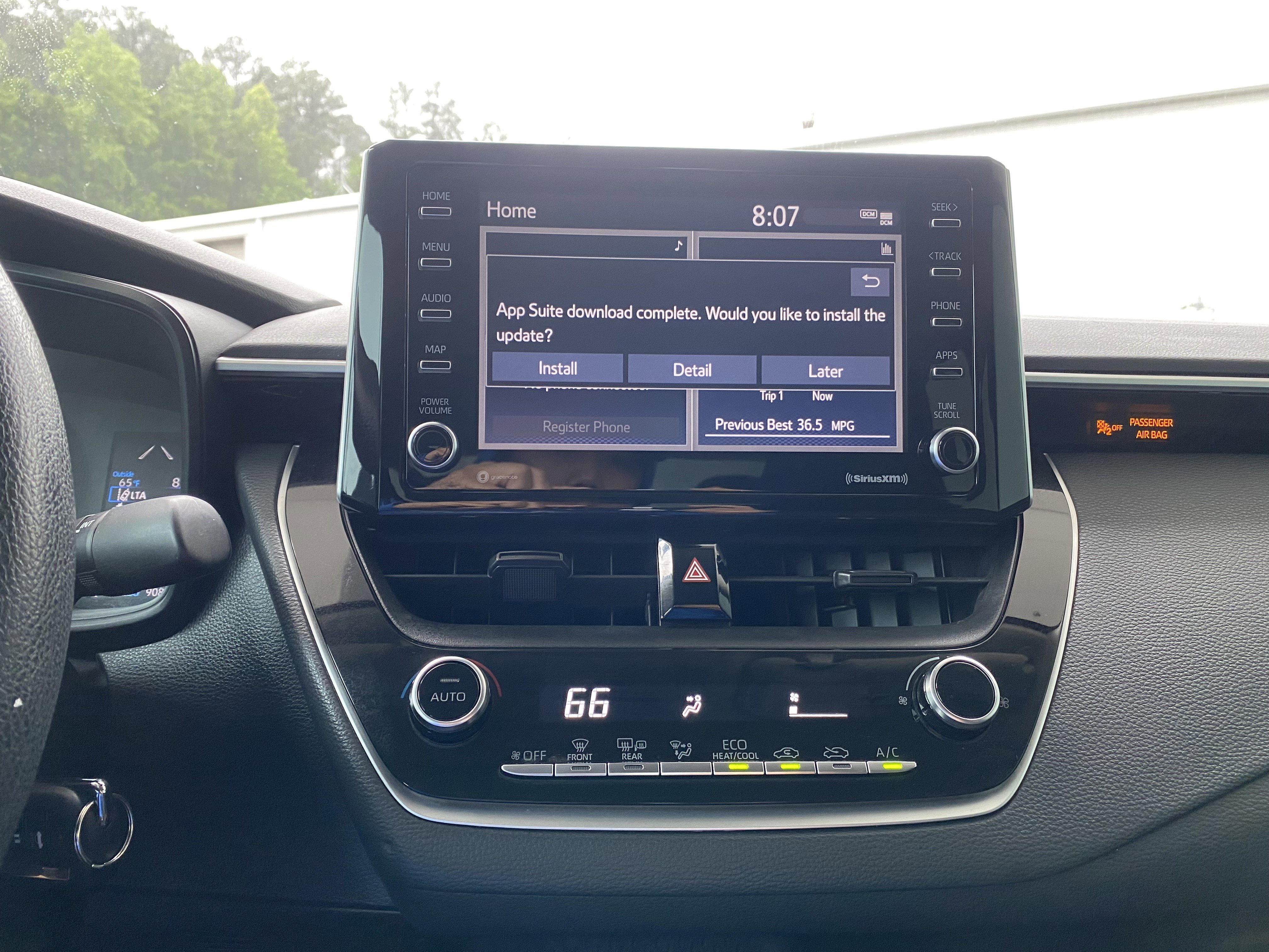 Used 2021 Toyota Corolla LE FWD image 23