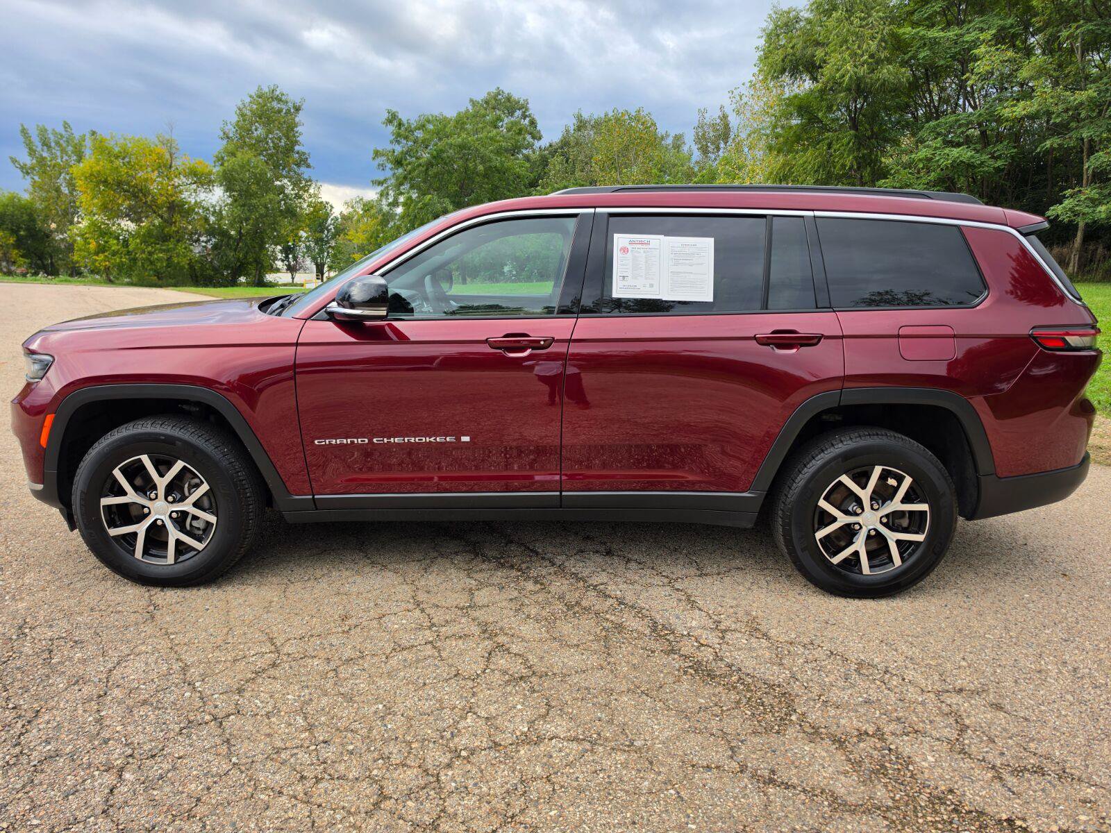 Used 2025 Jeep Grand Cherokee L Limited AWD/4WD image 4