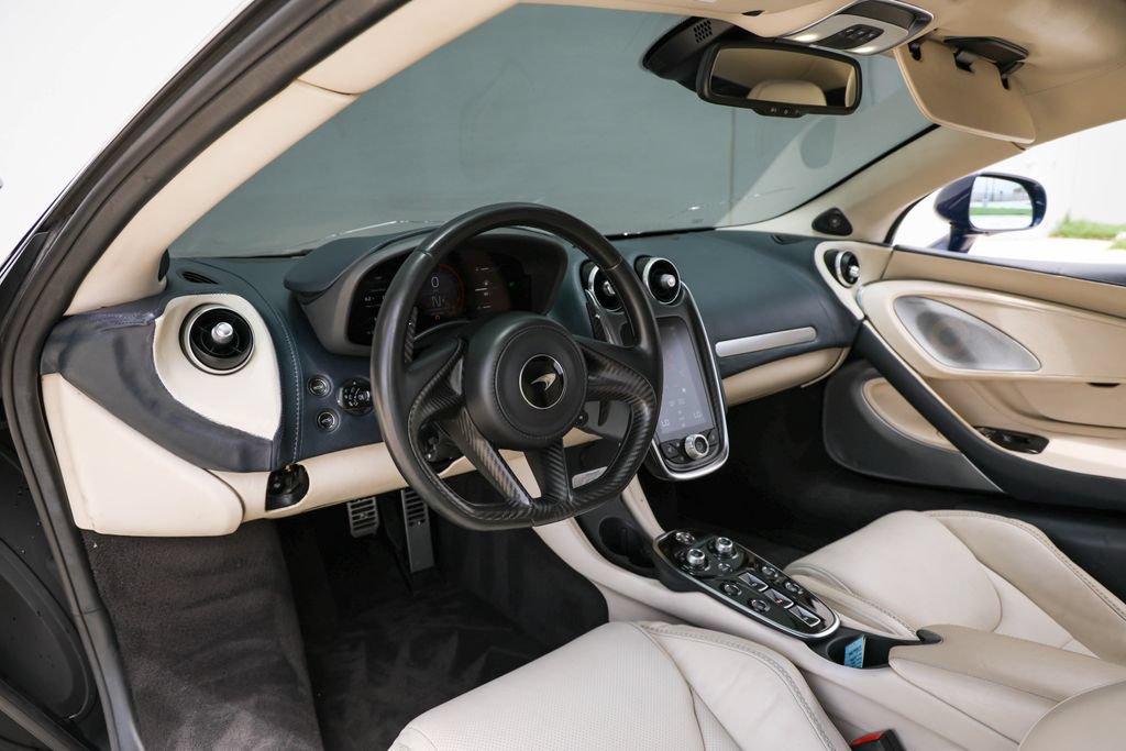 Used 2020 McLaren GT RWD image 17