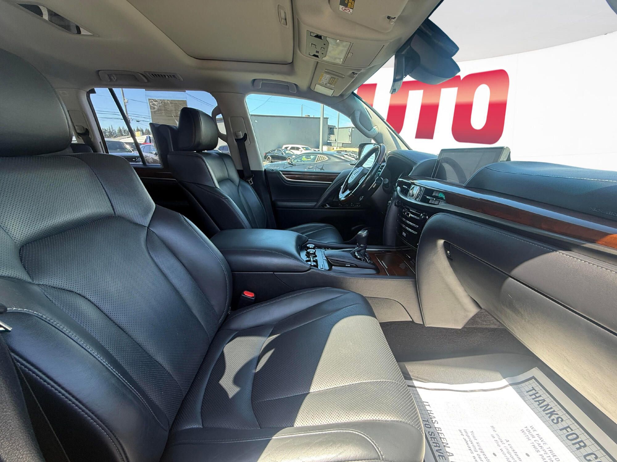 Used 2017 Lexus LX 570 4WD w/ Luxury Package image 7