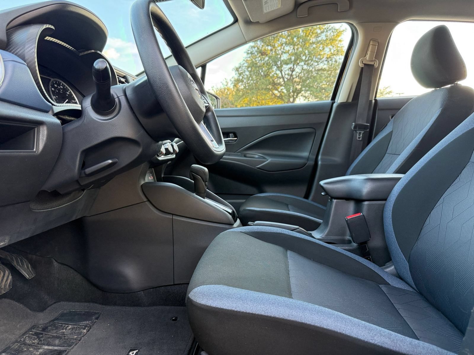 Used 2025 Nissan Versa SV FWD image 26