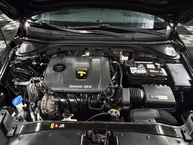 Used 2018 Hyundai Elantra SE w/ Cargo Package image 32