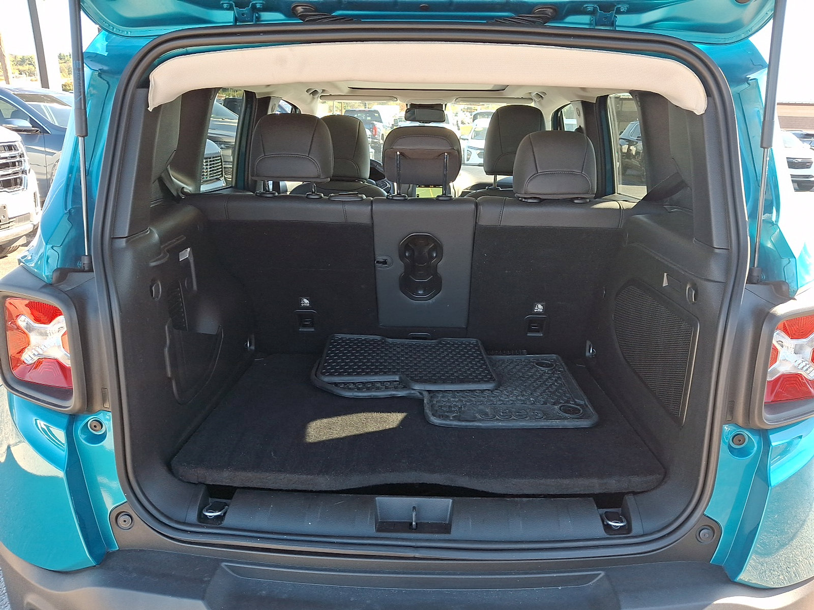 Used 2022 Jeep Renegade Limited w/ Sun, Sound & Wheels Group image 28