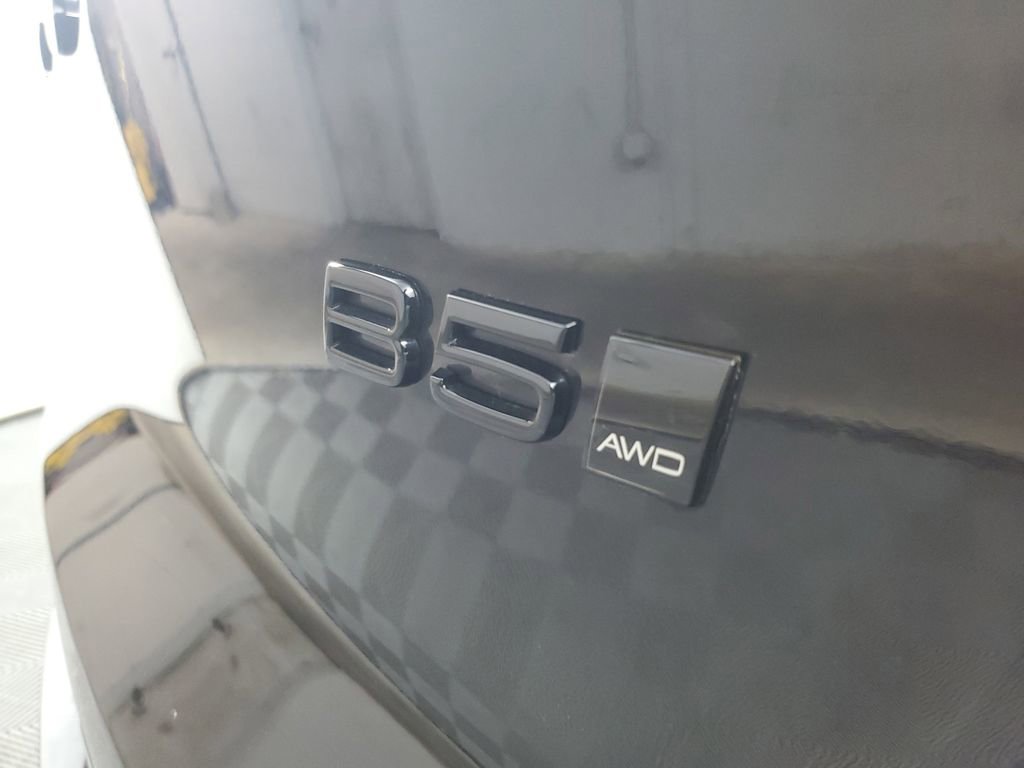 Certified 2026 Volvo XC40 B5 Ultra w/ Climate Package image 9