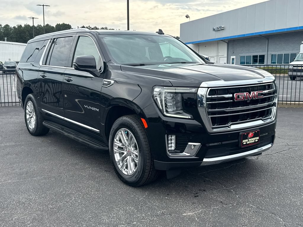 Used 2023 GMC Yukon XL SLT w/ SLT Luxury Package AWD/4WD image 4