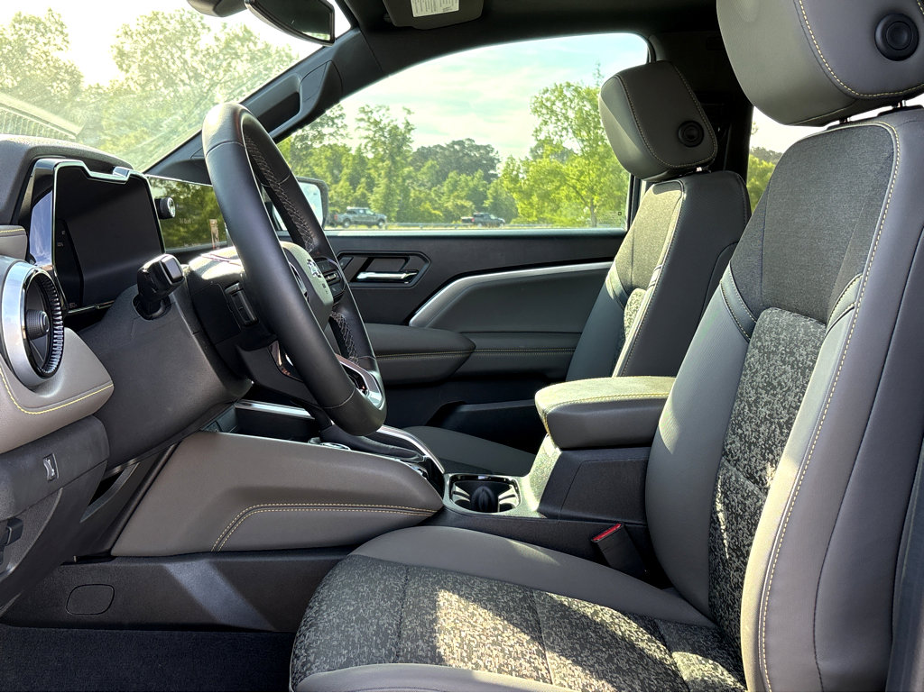 Used 2024 Chevrolet Colorado ZR2 w/ Technology Package image 15