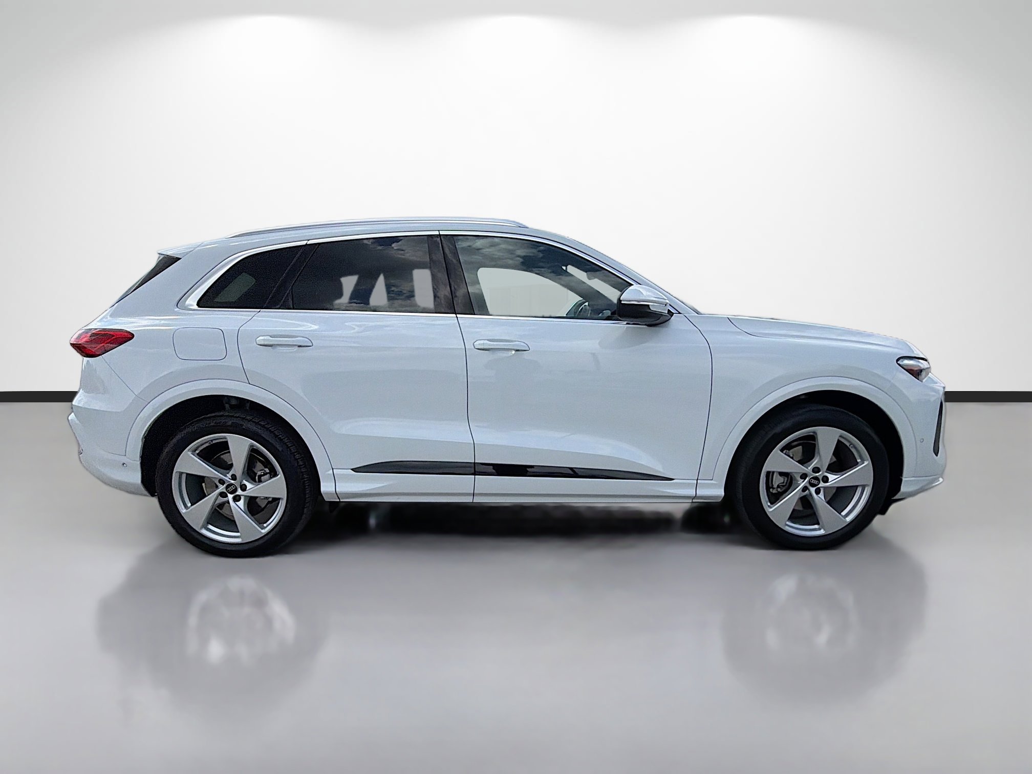 Certified 2025 Audi Q5 Prestige image 2