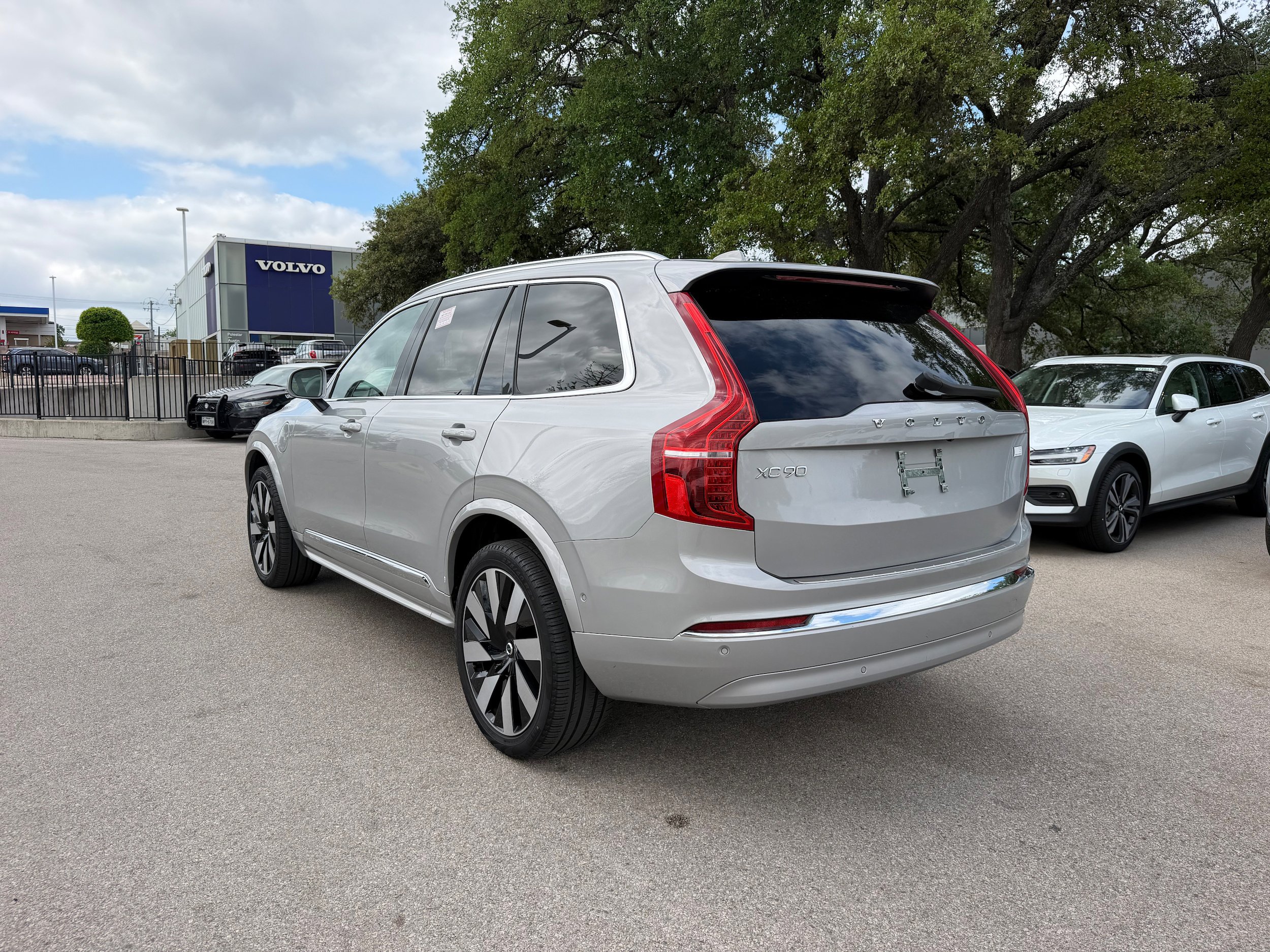 Certified 2024 Volvo XC90 T8 Plus w/ Protection Package Premier image 4