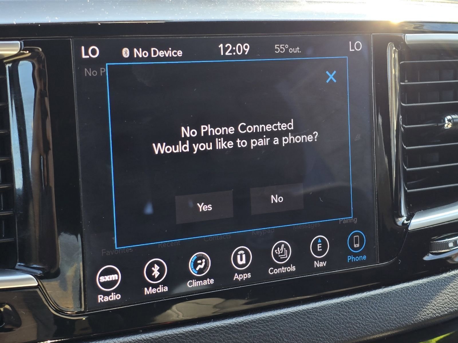 Used 2019 Chrysler Pacifica Touring Plus w/ Advanced Safetytec Group image 4