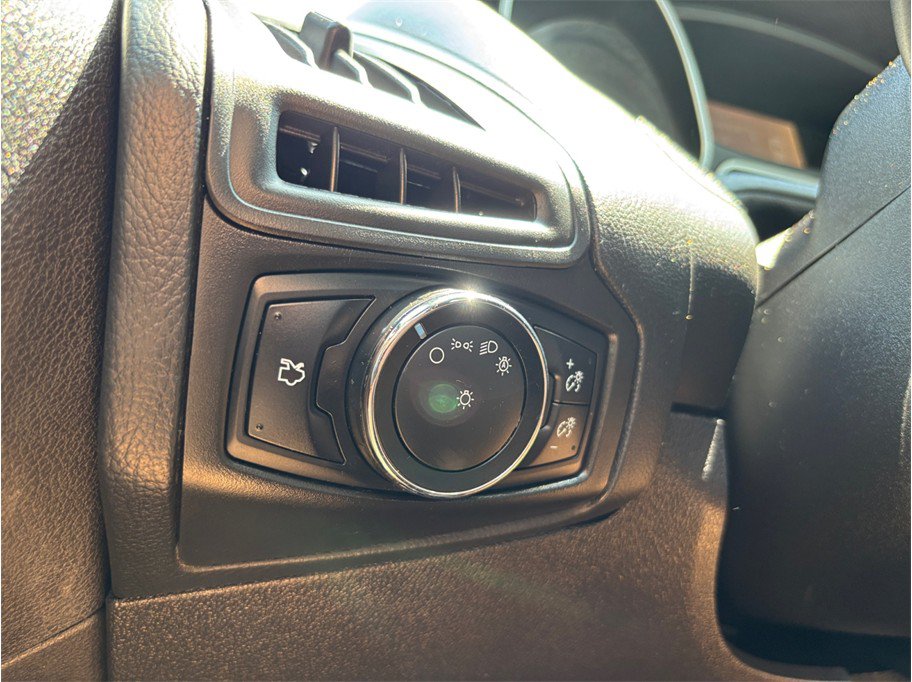 Used 2014 Ford Focus SE FWD image 24