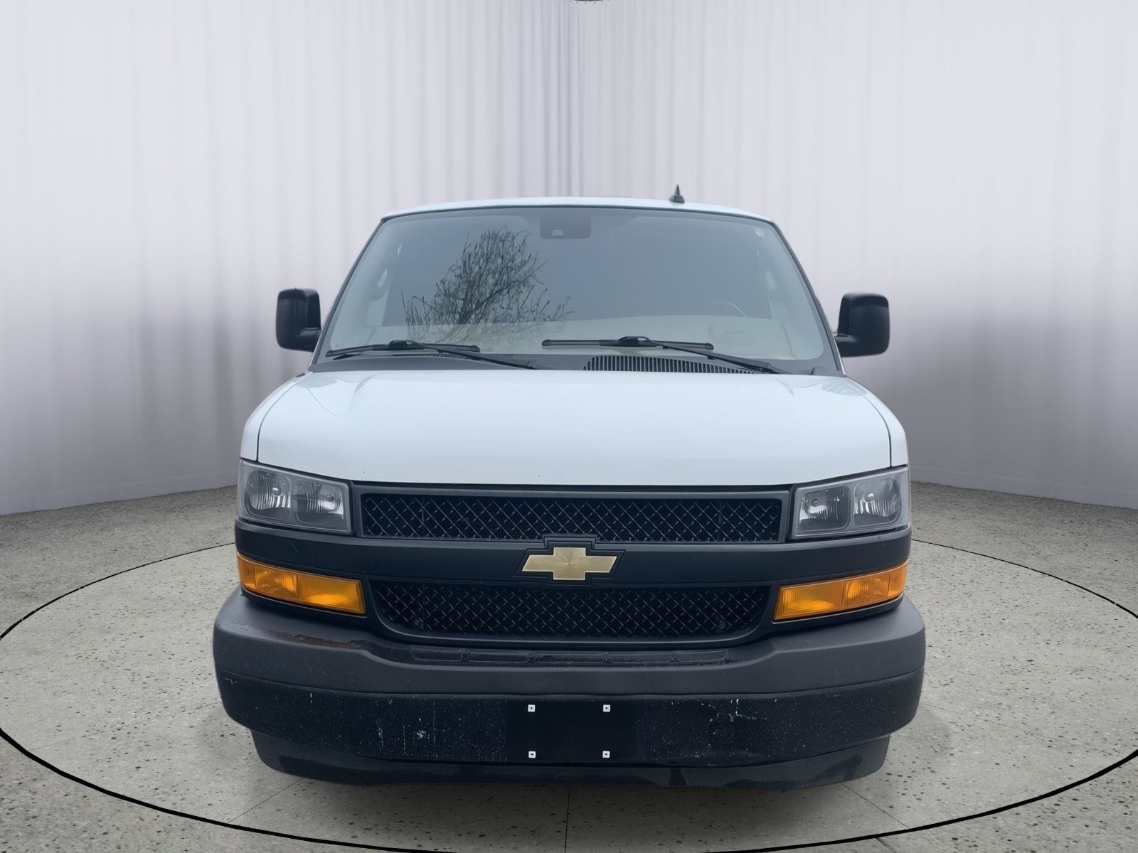 Used 2021 Chevrolet Express 3500 w/ Driver Convenience Package RWD image 6