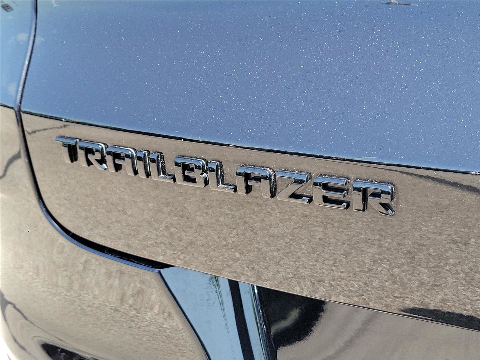 Used 2022 Chevrolet TrailBlazer RS w/ Sun and Liftgate Package FWD image 7